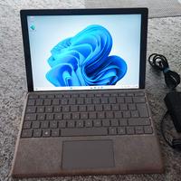 Surface pro 7 con keyboard e caricatore