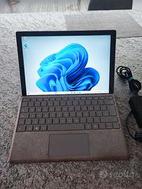 Surface pro 7 con keyboard e caricatore