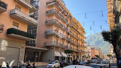 2 LOCALI A CASTELLAMMARE DI STABIA