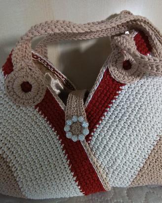 borsa fatta a mano all'uncinetto 