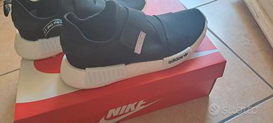 scarpe Adidas sportive senza lacci