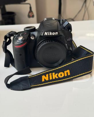 Nikon D3200 Reflex 24MP con obiettivo 18-55 VR – C