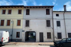 Casa in linea mariano del friuli con giardino