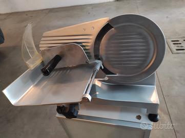 affettatrice in acciaio lama 23  cm