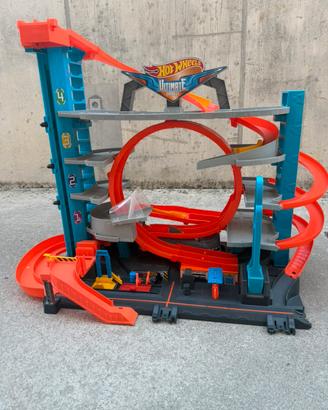 Hot Wheels City Garage delle Acrobazie con Squalo