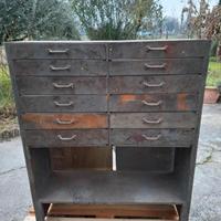 Mobile a casetti in ferro 