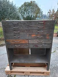 Mobile a casetti in ferro 