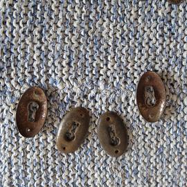 N° 4 antiche bocchette in ferro per mobili vari -