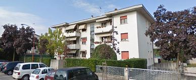 Privato vende Bicamere arredato 1° piano contesto