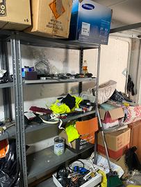 2 Scaffali in ferro con ripiani