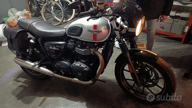 Triumph street twin