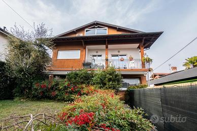 VILLA SINGOLA A AMBIVERE
