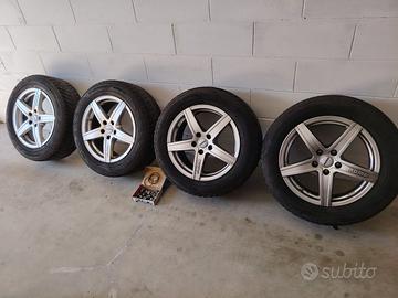 Set 4 gomme invernali completo di cerchioni MOMO