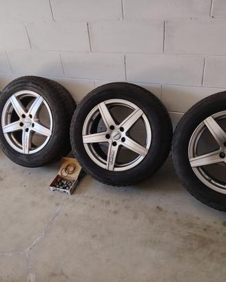 Set 4 gomme invernali completo di cerchioni MOMO