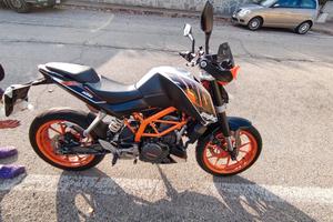 Moto KTM Mod. DUKE 390