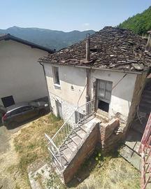 Lombardia, Passo del Brallo, rudere di 110 mq