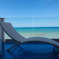 Appartamento con terrazzo sul mare