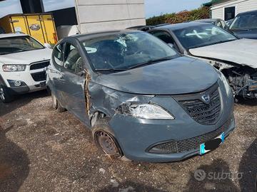 ricambi lancia ypsilon anno 2015