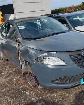 ricambi lancia ypsilon anno 2015