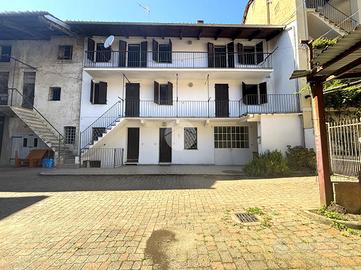 CASA SEMINDIPENDENTE A BUROLO