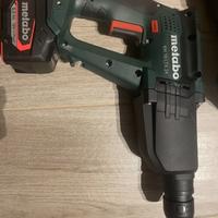 Trapano percussore a batteria