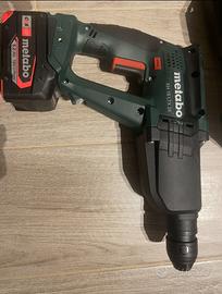 Trapano percussore a batteria