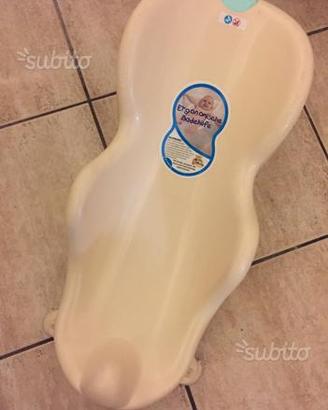 Seggiolino anatomico per bagnetto