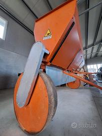 Macchina spandi concime interfilare regolabile