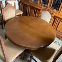 TAVOLO CLASSICO CON SEDIE IN VELLUTO