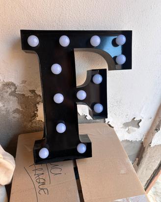 Lettera F Illuminata