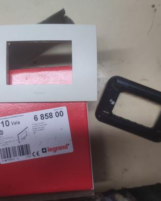 Legrand Vela e Cross Frutti Materiale Elettrico