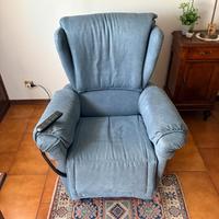 POLTRONA PER ANZIANI RECLINABILE ELETTRICA
