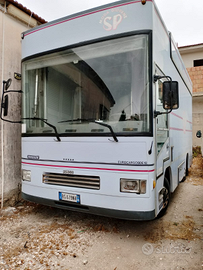 Autocarro anno costruzione 2001 come nuovo