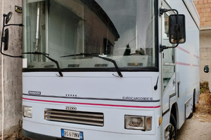 Autocarro anno costruzione 2001 come nuovo