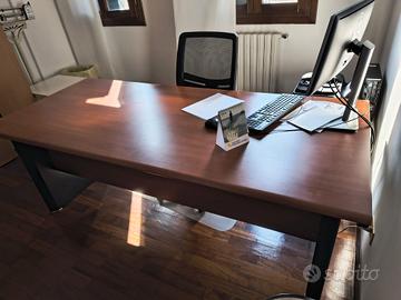 elegante scrivania direzionale 