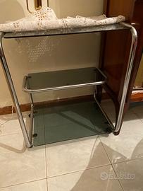 Carrello stile Bauhaus in acciaio e vetro
