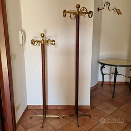 2 attaccapanni in ottone e legno:  1,80m e 1,50m