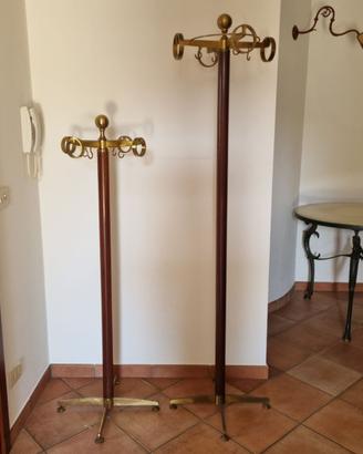 2 attaccapanni in ottone e legno:  1,80m e 1,50m
