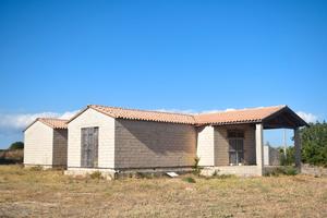 Rustico con ampio terreno in Contrada Serrameta