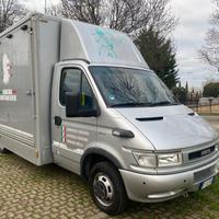 Iveco Daily 50 C11 trasporto per 3 cavalli patente