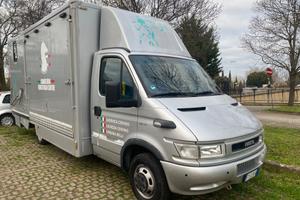 Iveco Daily 50 C11 trasporto per 3 cavalli patente