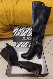 Stivale nero elegante n. 39