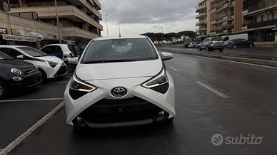 Toyota Aygo Connect 1.0 VVT-i 72 CV 5 porte x-play