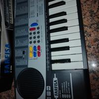 tastiera/pianola elettrica e a batteria