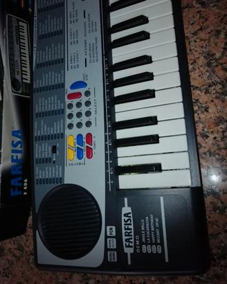 tastiera/pianola elettrica e a batteria