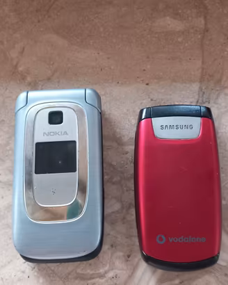Vecchi cellulari Nokia + Samsung
