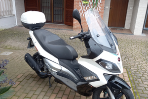 Aprilia sr max 300
