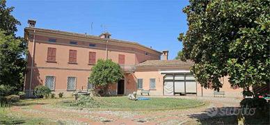 Compendio immobiliare a Curtatone (MN)