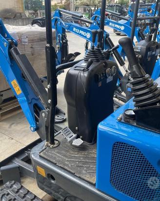 Escavatore r10 nuovo rippa disponibilita' immediat