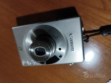 macchina fotografica digitale Canon IXUS II tascab